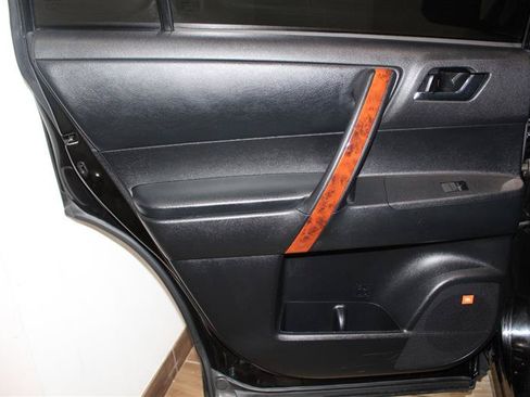Used 2012 Toyota Highlander Limited w/ Tow Pkg AWD/4WD image 32