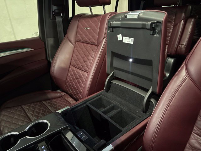 Used 2026 Cadillac Escalade Luxury AWD/4WD image 31