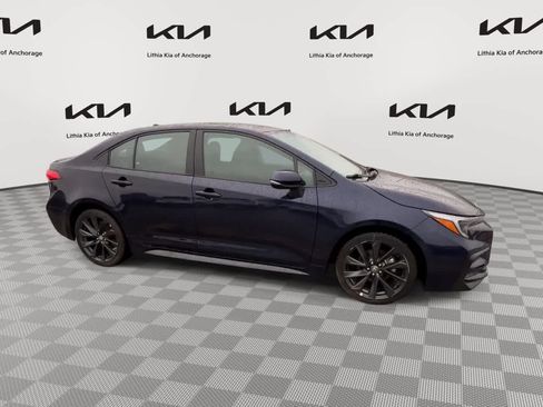 Used 2024 Toyota Corolla SE w/ SE Premium Package FWD image 9