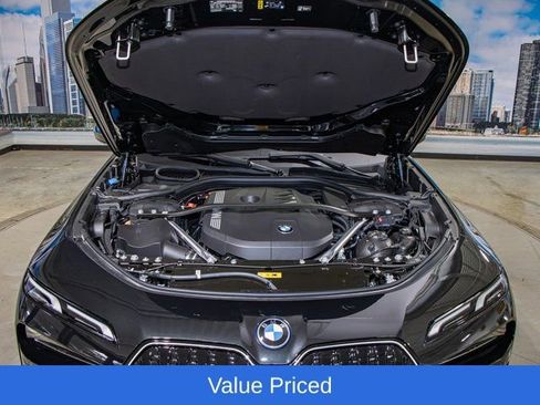 Used 2025 BMW 750e xDrive w/ Premium Package AWD/4WD image 5