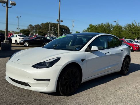 Used 2022 Tesla Model 3 Standard Range RWD image 9