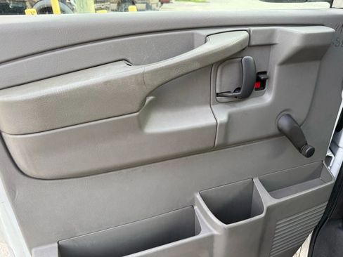 Used 2010 Chevrolet Express 2500 Extended image 16