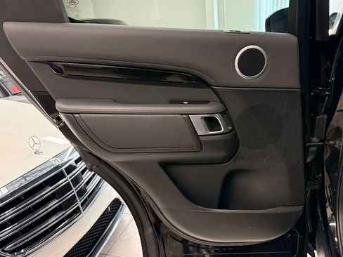 Used 2020 Land Rover Discovery SE AWD/4WD image 16