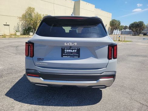Used 2024 Kia Sorento S w/ Panoramic Sunroof Package image 7
