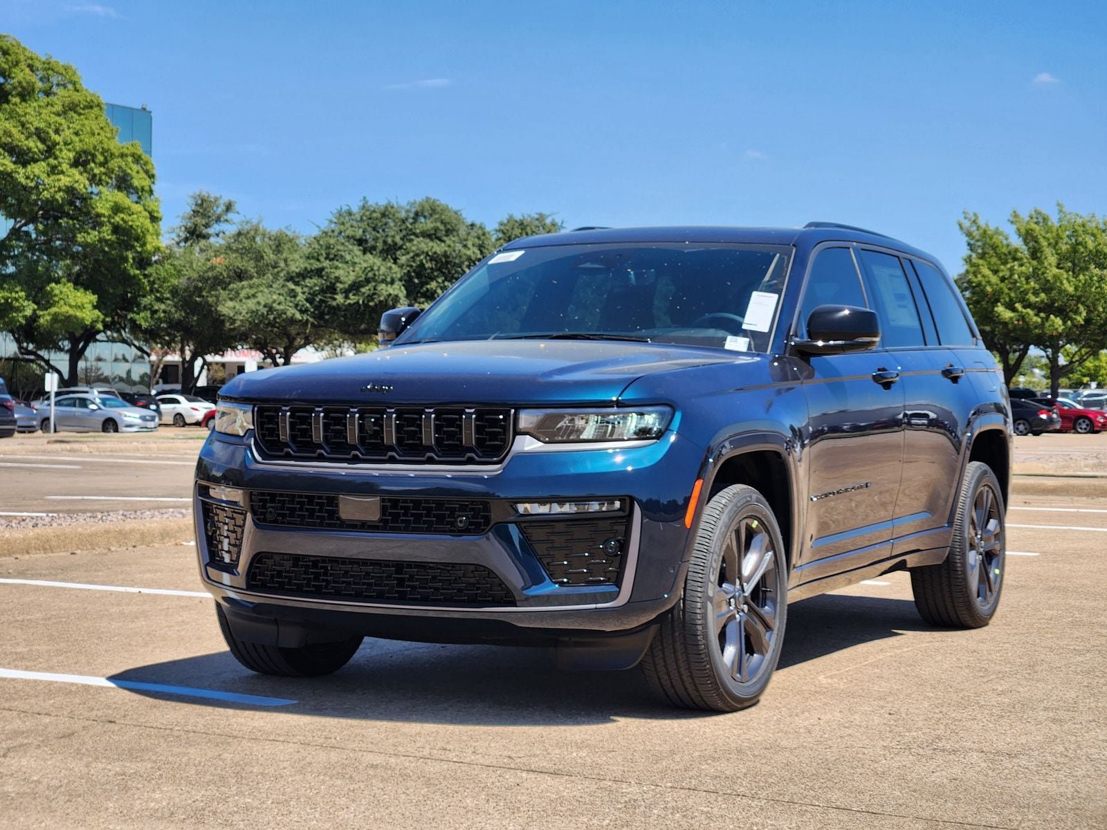 New 2027 Jeep Grand Cherokee Limited AWD/4WD image 2