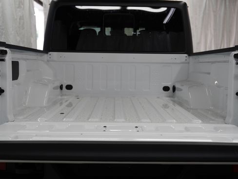 New 2025 Jeep Gladiator Sport image 7