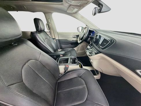 Used 2019 Chrysler Pacifica Limited FWD image 30