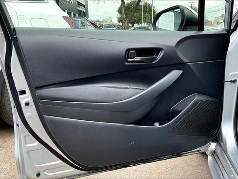 Used 2025 Toyota Corolla LE image 21