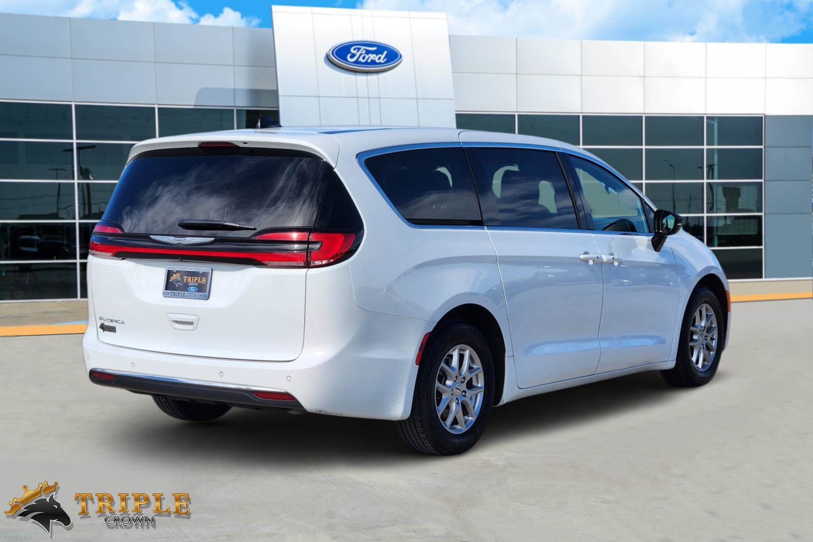 Used 2025 Chrysler Pacifica Select FWD image 5