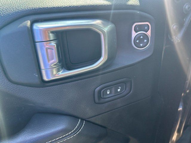 Used 2020 Jeep Wrangler Unlimited Sahara w/ Cold Weather Group AWD/4WD image 15