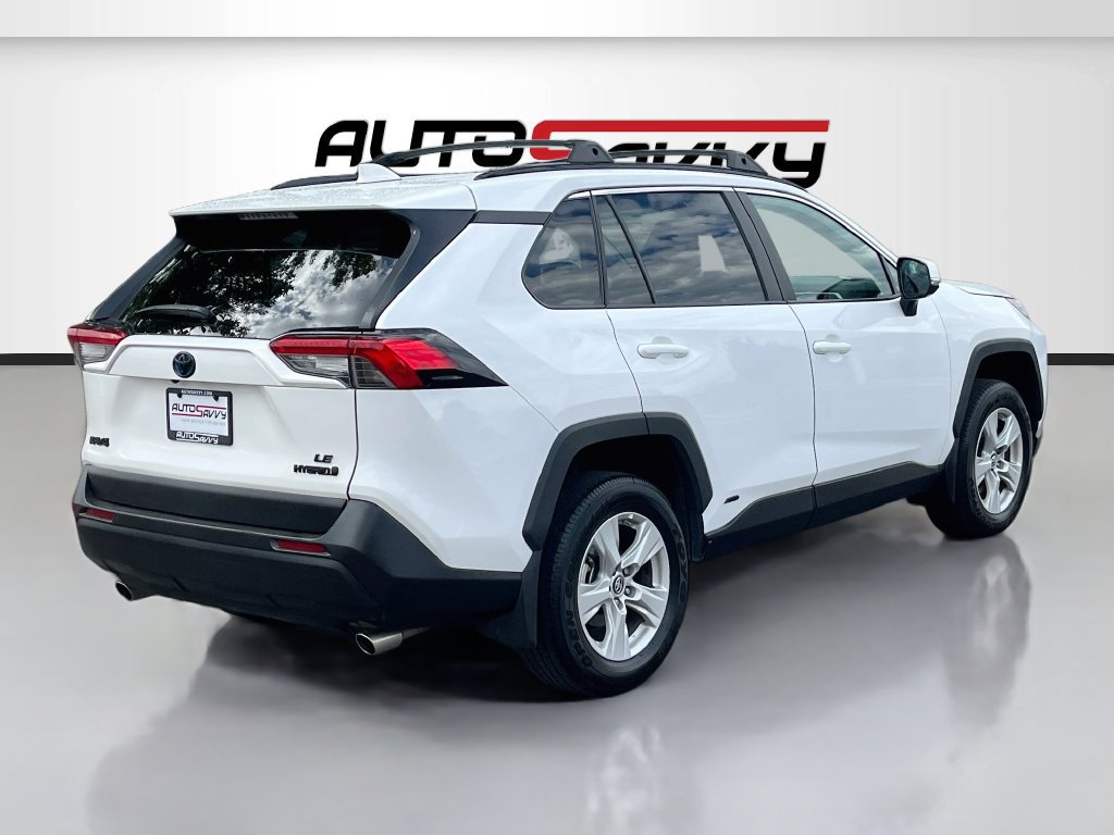 Used 2021 Toyota RAV4 LE AWD/4WD image 7
