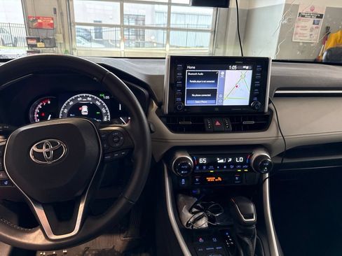 Used 2021 Toyota RAV4 Limited AWD/4WD image 4