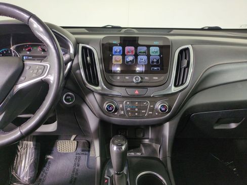 Used 2018 Chevrolet Equinox Premier image 17