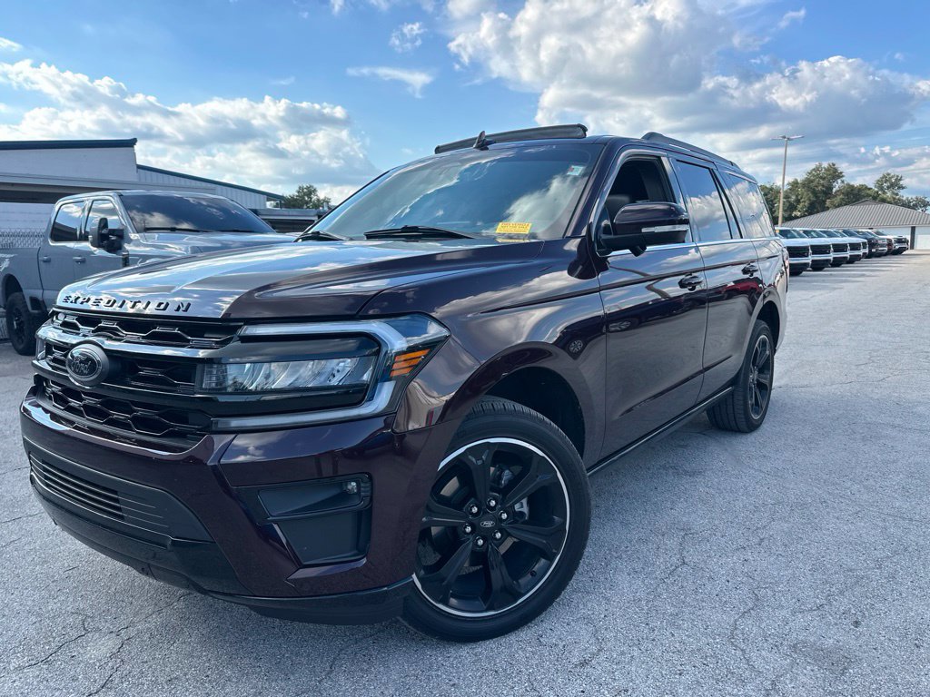 Used 2024 Ford Expedition Limited RWD image 2