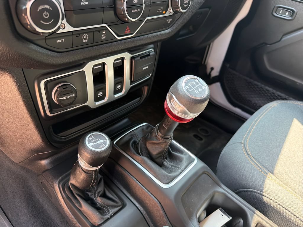 Used 2025 Jeep Wrangler Sport AWD/4WD image 27