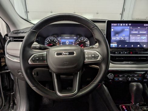 Used 2022 Jeep Compass Limited image 15