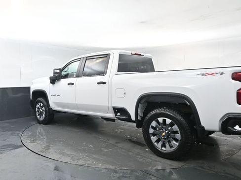 Used 2025 Chevrolet Silverado 2500 Custom w/ Custom Value Package image 3