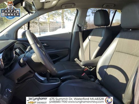 Certified 2022 Chevrolet Trax LT w/ Midnight Edition image 20