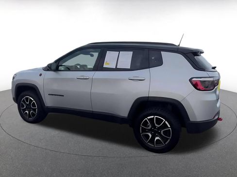 Used 2025 Jeep Compass Trailhawk AWD/4WD image 9