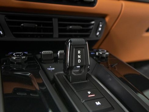 Certified 2025 Porsche 911 Carrera RWD image 31