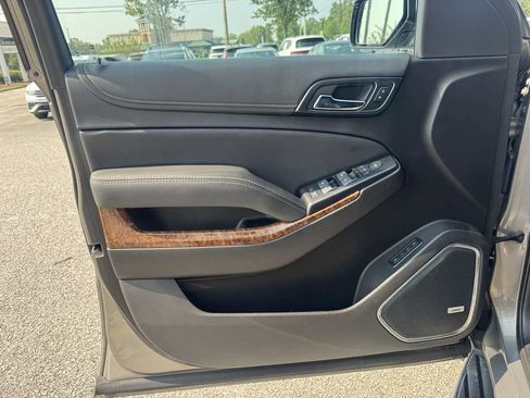 Used 2019 Chevrolet Suburban Premier RWD image 31