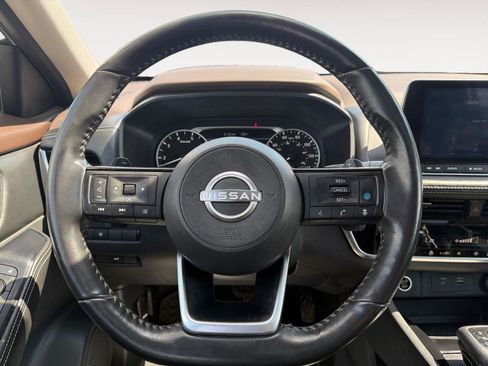 Used 2023 Nissan Rogue SV w/ SV Premium Package image 16