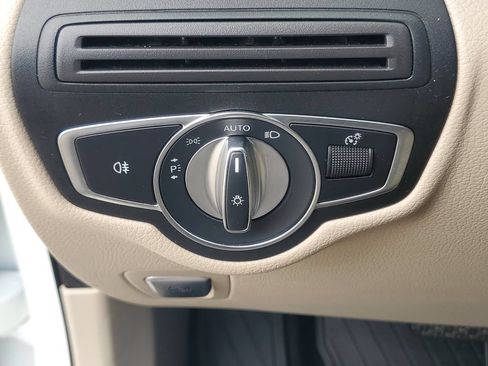 Used 2020 Mercedes-Benz GLC 300 4MATIC image 19