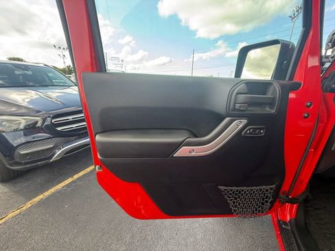 Used 2015 Jeep Wrangler Unlimited Rubicon w/ Dual Top Group AWD/4WD image 11