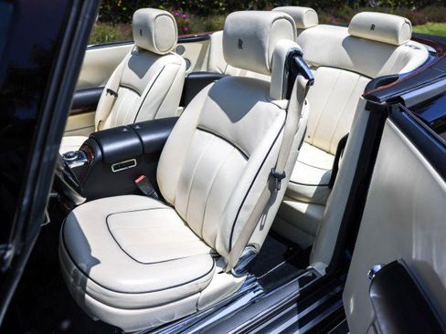 Used 2015 Rolls-Royce Phantom Drophead Coupe image 17