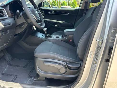 Used 2019 Kia Sorento L FWD image 9