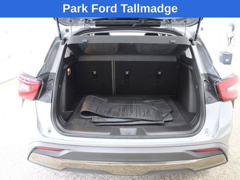 Used 2025 Chevrolet Trax ACTIV w/ Sunroof Package image 5