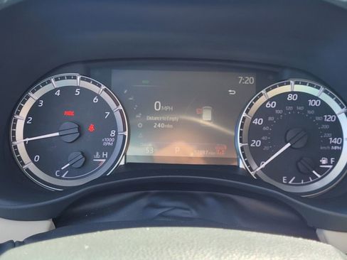 Certified 2024 Toyota Highlander XLE image 28