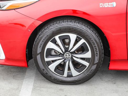 Certified 2017 Toyota Prius Prime Advanced w/ Carpet Mat Package FWD image 10
