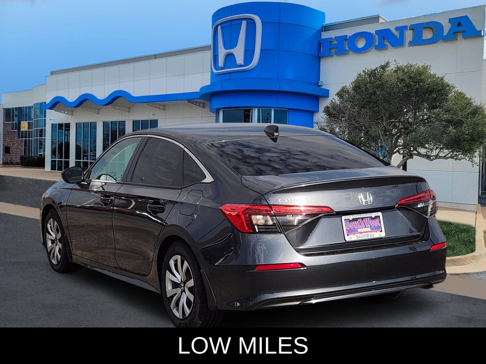 Used 2023 Honda Civic LX image 4