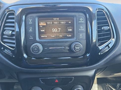 Used 2018 Jeep Compass Latitude image 23