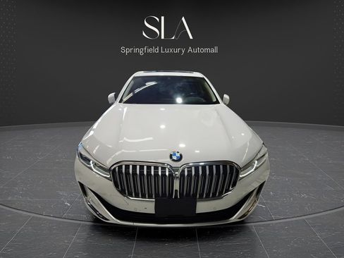 Used 2021 BMW 750i xDrive w/ Executive Package AWD/4WD image 3