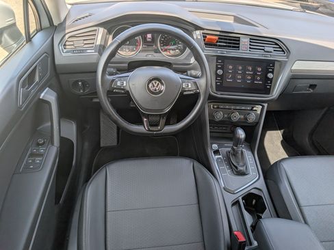 Used 2019 Volkswagen Tiguan SE w/ Panoramic Sunroof Package FWD image 8