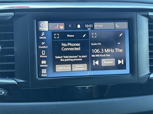 Used 2023 Chrysler Voyager LX image 28