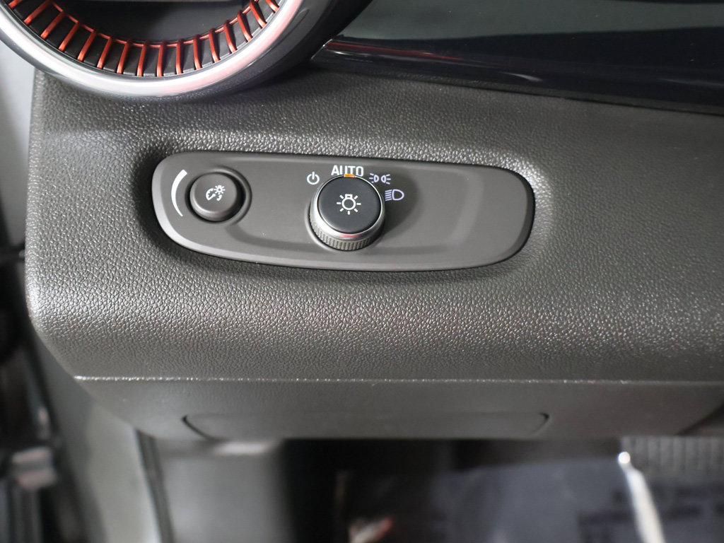 Used 2025 Chevrolet Trax RS FWD image 31