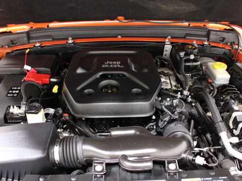 Used 2018 Jeep Wrangler Unlimited Sport AWD/4WD image 34