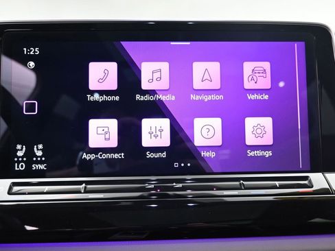 Used 2025 Volkswagen Atlas Peak Edition SE AWD/4WD image 17