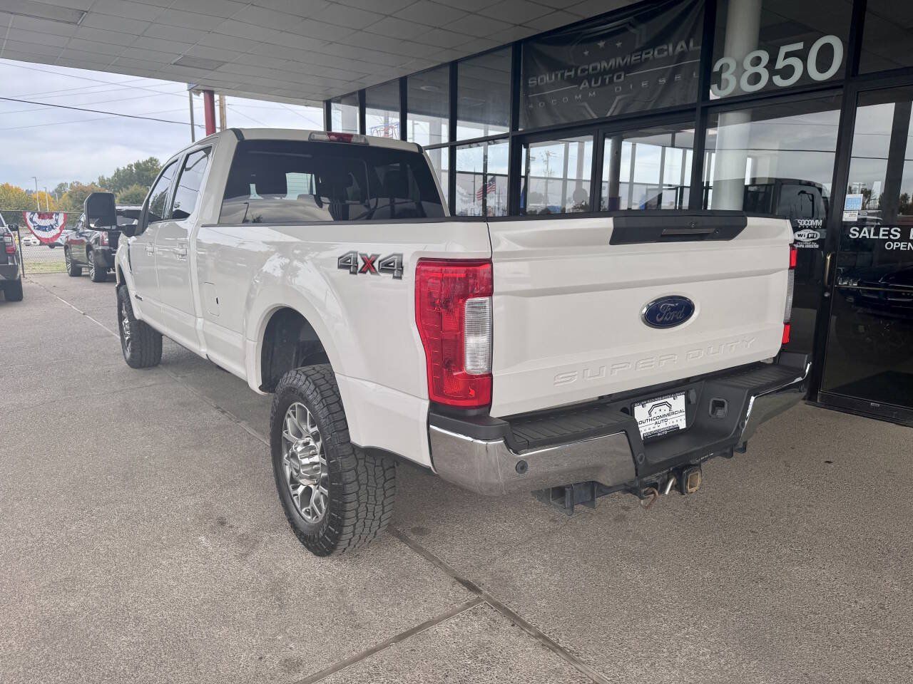 Used 2017 Ford F350 Lariat w/ Lariat Ultimate Package AWD/4WD image 2