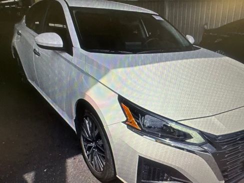 Used 2023 Nissan Altima 2.5 SV FWD image 12