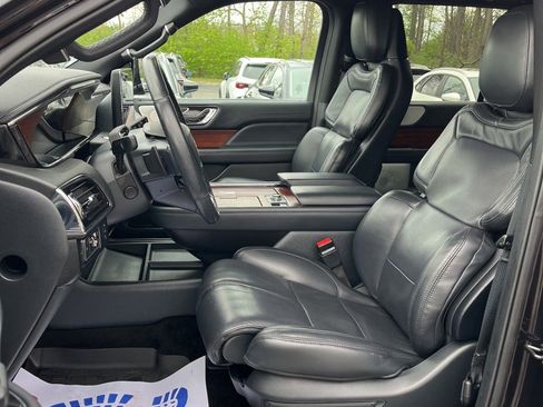 Used 2022 Lincoln Navigator Reserve AWD/4WD image 7