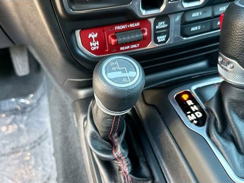 Used 2022 Jeep Wrangler Unlimited Rubicon w/ LED Lighting Group image 29