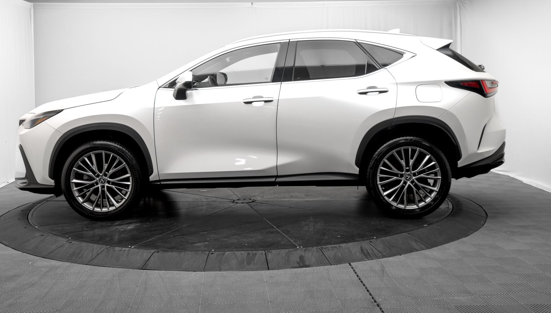 Used 2023 Lexus NX 350 AWD image 4