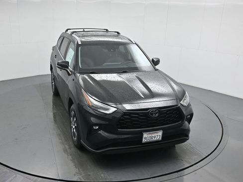 Used 2023 Toyota Highlander XLE image 42
