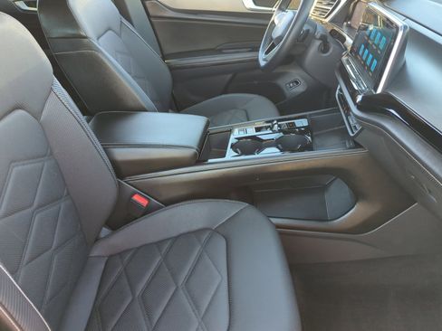 Used 2024 Volkswagen Atlas Cross Sport SE image 18