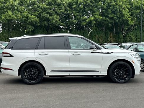 Used 2023 Lincoln Aviator Reserve w/ Equipment Group 201A RWD image 3