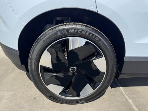 Used 2025 Volvo EX30 Ultra image 15